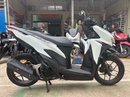 Honda Click 2021y ម៉ូតូសន្នុំ ម៉ាស៊ីនស្អាតអត់រើរៀប តម្លៃពិសេស