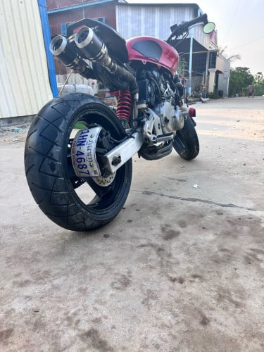 honda honet របស់ជប៉ុន ម៉ាស៊ីនស្អាត ជិះស្រួល ប្រព័ន្ធភ្លេីងគ្រប់ 1250$មានពន្ធត្រឹមត្រូវ