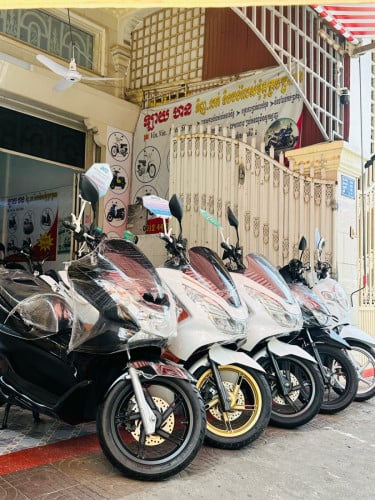 Honda PCX 016ជប៉ុនសុទ្ធ100%កម្លាំង125ccម៉ាសុីនតាន់ហាប់នែនស្ងាត់ជិះស្រួលស្ទុះសំណុំហ្សីន95%មានពន្ធកាត