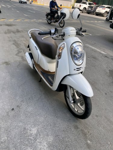 Honda scoopy 2015