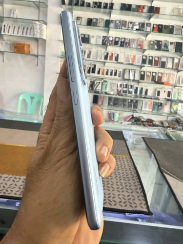 Honor 400 Pro 12G 512G 99% Sliver & Blue & black 99% 379$