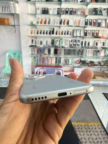 Honor 400 Pro 12G 512G 99% Sliver & Blue & black 99% 379$