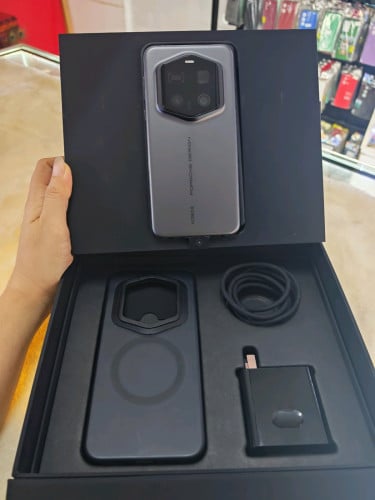 Honor Porsche Design Magic7RSR ram24G+24G /1T sim2 ស្អាត99% សុំនុំហ្សីន1set