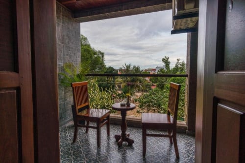 Hotel for rent and open near pub street / សណ្ឋាគារសម្រាប់ជួល និងបើកនៅជិតផ្លូវផាប់ស្រ្ទីត