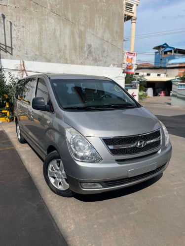 HVX 2011 full option silver ក្នុងលឿង ឡានស្អាត អត់បុកប៉ះ អត់ច្រេះ បង់រំលស់ងាយៗ