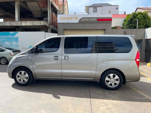 HVX 2011 full option silver ក្នុងលឿង ឡានស្អាត អត់បុកប៉ះ អត់ច្រេះ បង់រំលស់ងាយៗ