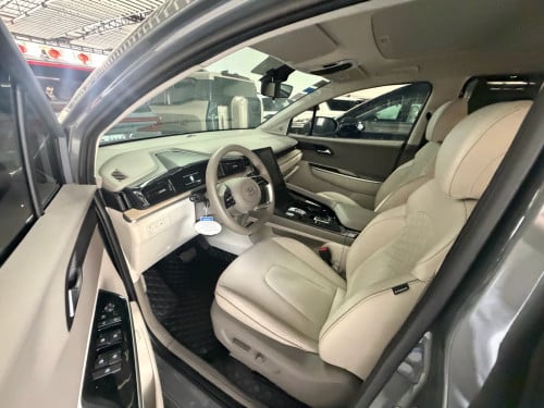 Hyundai Custin VIP ប្រេីបាន 8000km មហាថ្មី ថ្នាំស៊ីនមួយជុំ