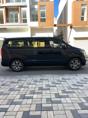 Hyundai H1 2017 For Rent /出租