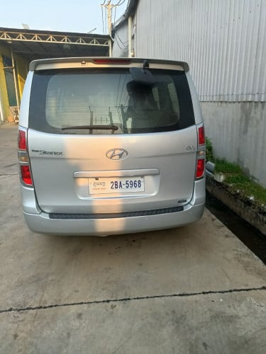 HYUNDAI Starex 2009 For Rent /出租