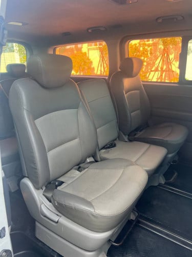 HYUNDAI Starex 2010 For Rent /出租