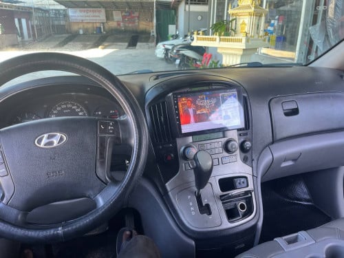 HYUNDAI Starex 2010 For Rent /出租