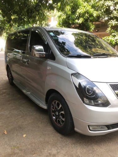 HYUNDAI Starex 2010 For Rent /出租