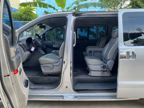 HYUNDAI Starex 2013 For Rent /出租