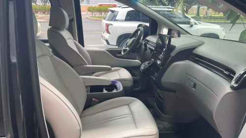 Hyundai Staria 2025 លក់ 39500$ ចចារ