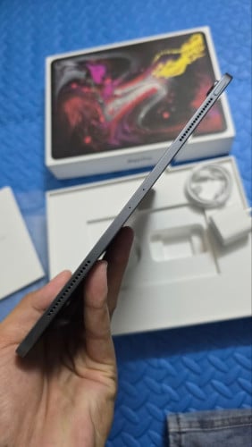 I pad pro 12.9 /2018/256G wifi 99% 369$