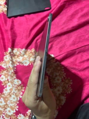 Ipad pro 11 2018 ឆូតអក្រង់ 200$ ចរចារ