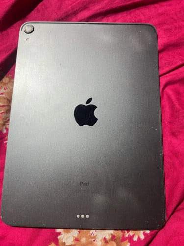 Ipad pro 11 2018 ឆូតអក្រង់ 200$ ចរចារ