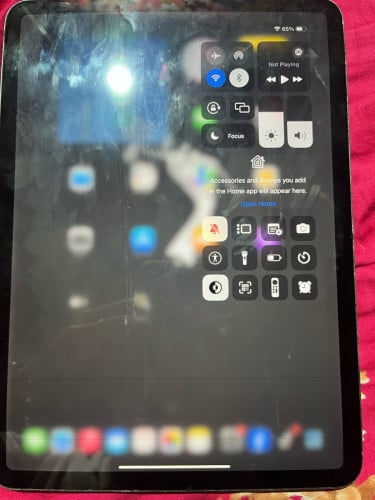 Ipad pro 11 2018 ឆូតអក្រង់ 200$ ចរចារ
