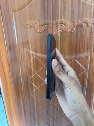 iPhone 12 - មានស្កេនមុខ