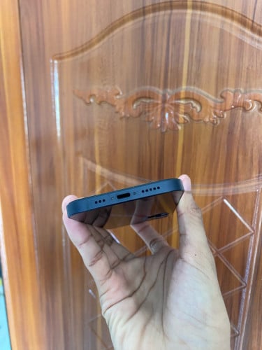 iPhone 12 - មានស្កេនមុខ