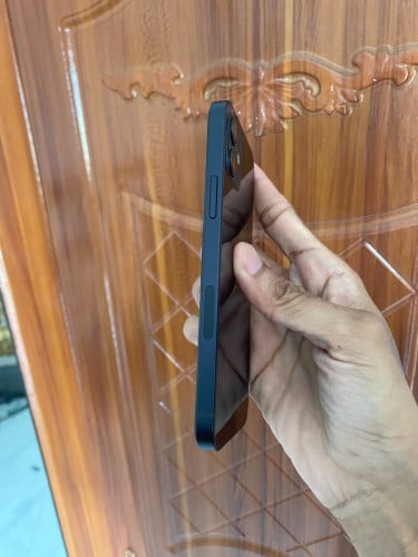 iPhone 12 - មានស្កេនមុខ
