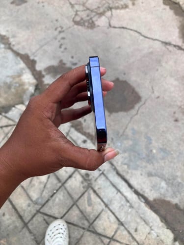 iPhone 14 Pro Max ស្ទើតួតិចៗ