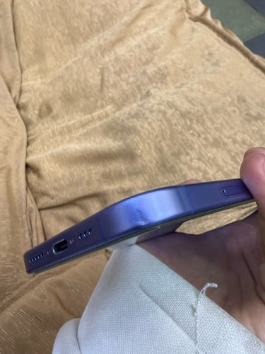 iPhone 16 ស្ទើរតួ