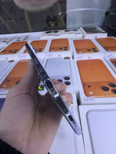 iPhone 17 Air, 256GB LL/A,នៅស្អាត99%,ថ្ម100%,សាកថ្ម23ដង