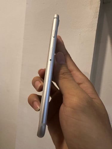 iPhone 8 64G ស្អាតម៉ាជុំ 18$ មានស្គេន