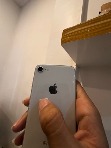 iPhone 8 64G ស្អាតម៉ាជុំ 18$ មានស្គេន
