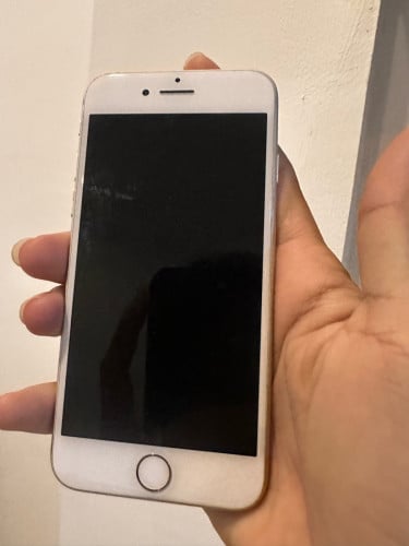 iPhone 8 64G ស្អាតម៉ាជុំ 18$ មានស្គេន