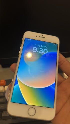 iPhone 8 64G ស្អាតម៉ាជុំ 18$ មានស្គេន
