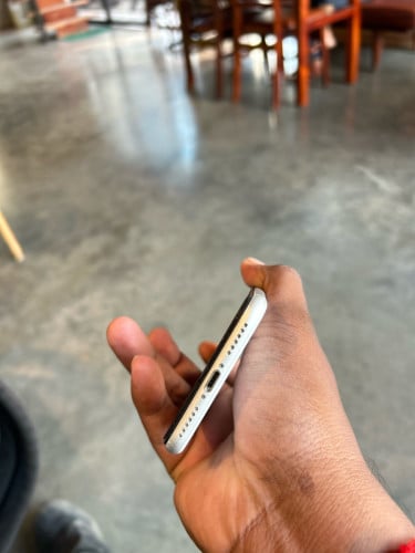 iPhone SE2 128g នៅដំដេីរការទាំងអស់