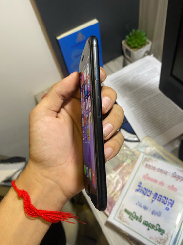 iphone se2 64GB 40$