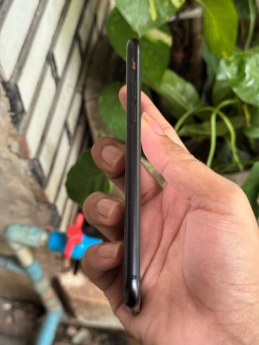 Iphone SE2 QL/A 64G សន្នុំសុីន Scan ថ្ម82% រូបរាងស្អាត 😭 អត់ជាប់អត់មានបញ្ហាអ្វីទាំងអស់