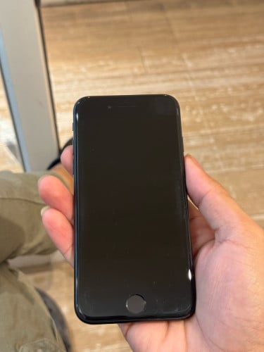 Iphone SE2 QL/A 64G សន្នុំសុីន មាន Scan ថ្ម82% រូបរាងស្អាត អត់ជាប់អត់មានបញ្ហាអ្វីទាំងអស់