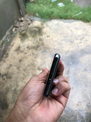 IPhoneX 64G ប្រើម៉ាអេម ថតច្បាស់មុខក្រោយ