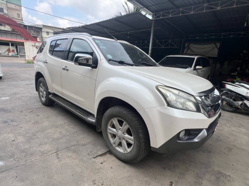 Isuzu Mu.X ឆ្នាំ 2015 ម៉ាស៊ីន ម៉ាស៊ូត សំណុំសុីន សាងបាន