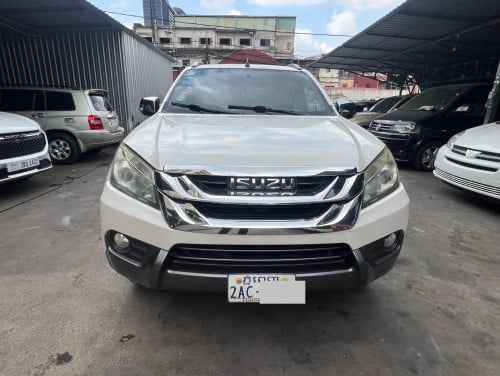 Isuzu Mu.X ឆ្នាំ 2015 ម៉ាស៊ីន ម៉ាស៊ូត សំណុំសុីន សាងបាន