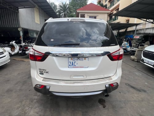 Isuzu Mu.X ឆ្នាំ 2015 ម៉ាស៊ីន ម៉ាស៊ូត សំណុំសុីន សាងបាន