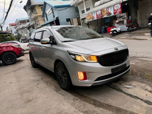 Kia Carnival 2015 Luxury