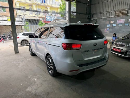 Kia Carnival 2015 Luxury