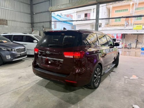 Kia Carnival 2015full option ទ្វាអូតូបី