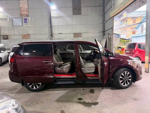 Kia Carnival 2015full option ទ្វាអូតូបី