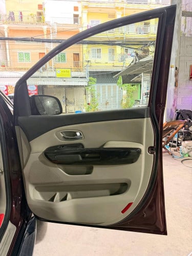 Kia Carnival 2015full option ទ្វាអូតូបី