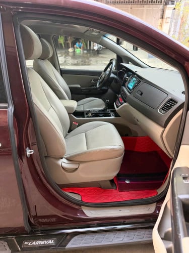 Kia Carnival 2015full option ទ្វាអូតូបី