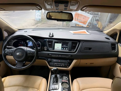 Kia Carnival 2015full option VIP