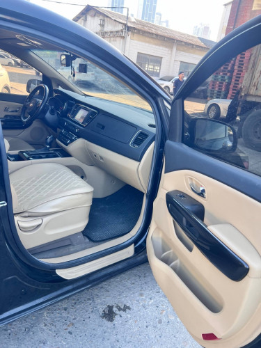 Kia Carnival 2016 ក្នុងលឿងបើក ដំបូល