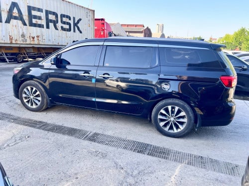 Kia Carnival 2016 ក្នុងលឿងបើក ដំបូល