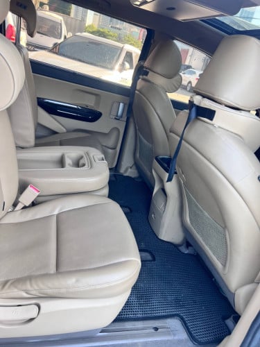 Kia Carnival 2016 ក្នុងលឿងបើក ដំបូល